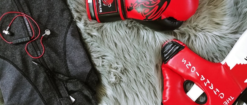 Choosing the Right Earphones for Sports and Fitness: Sports Bluetooth vs. Bone-Conduction Headphones