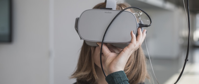 Finding the Perfect Balance: Comfort and Design in E-Glasses